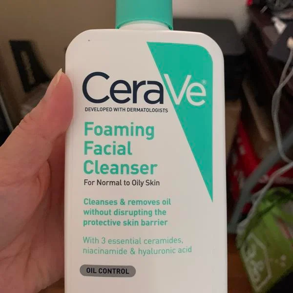 غسول CeraVe للبشرة الدهنية لعلاج حب الشباب CeraVe Acne Foaming Cream Cleanser